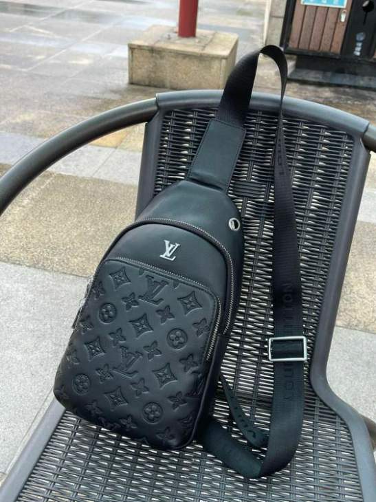 Picture of Louis Vuitton Mens Bags _SKUfw171855331fw